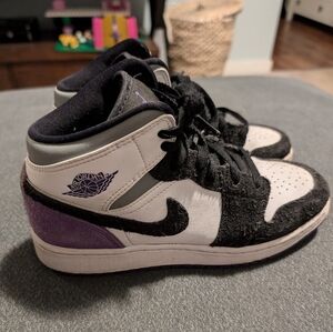Nike Air Jordan 1 Mid SE sneakers size Youth 5